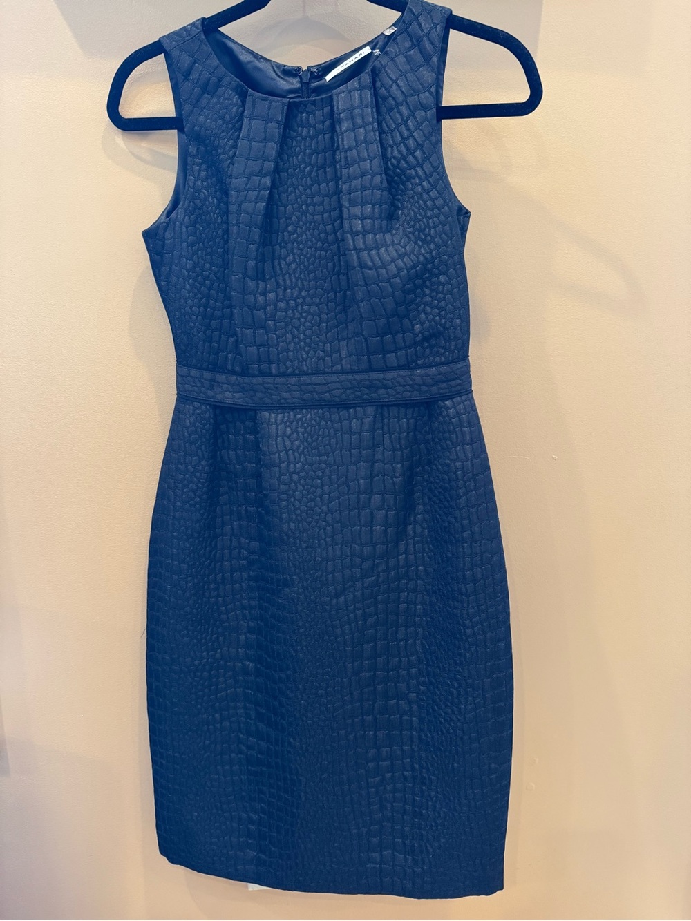 Tahari Women’s Classic Black Croc Textured Sleeveless Sheath Dress size 2